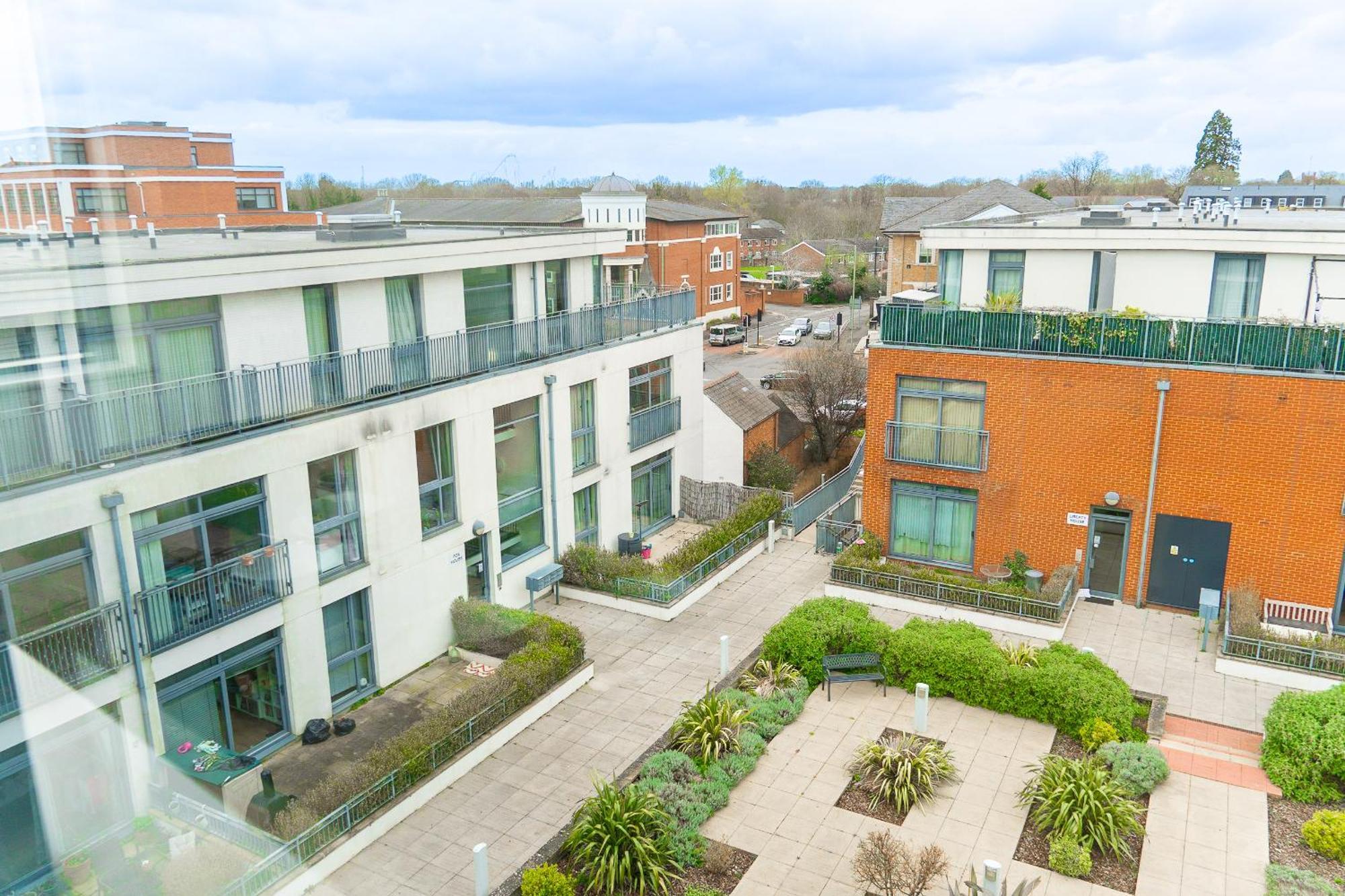 The Regency Suite - Modern 2-Bed 1-Bath Apartment Chertsey Luaran gambar