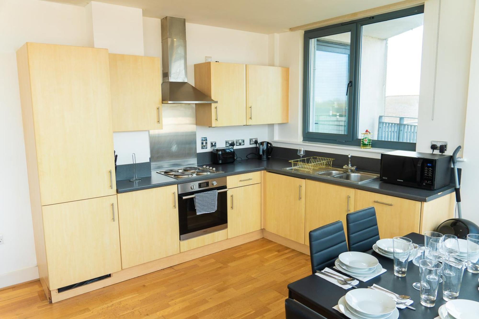 The Regency Suite - Modern 2-Bed 1-Bath Apartment Chertsey Luaran gambar