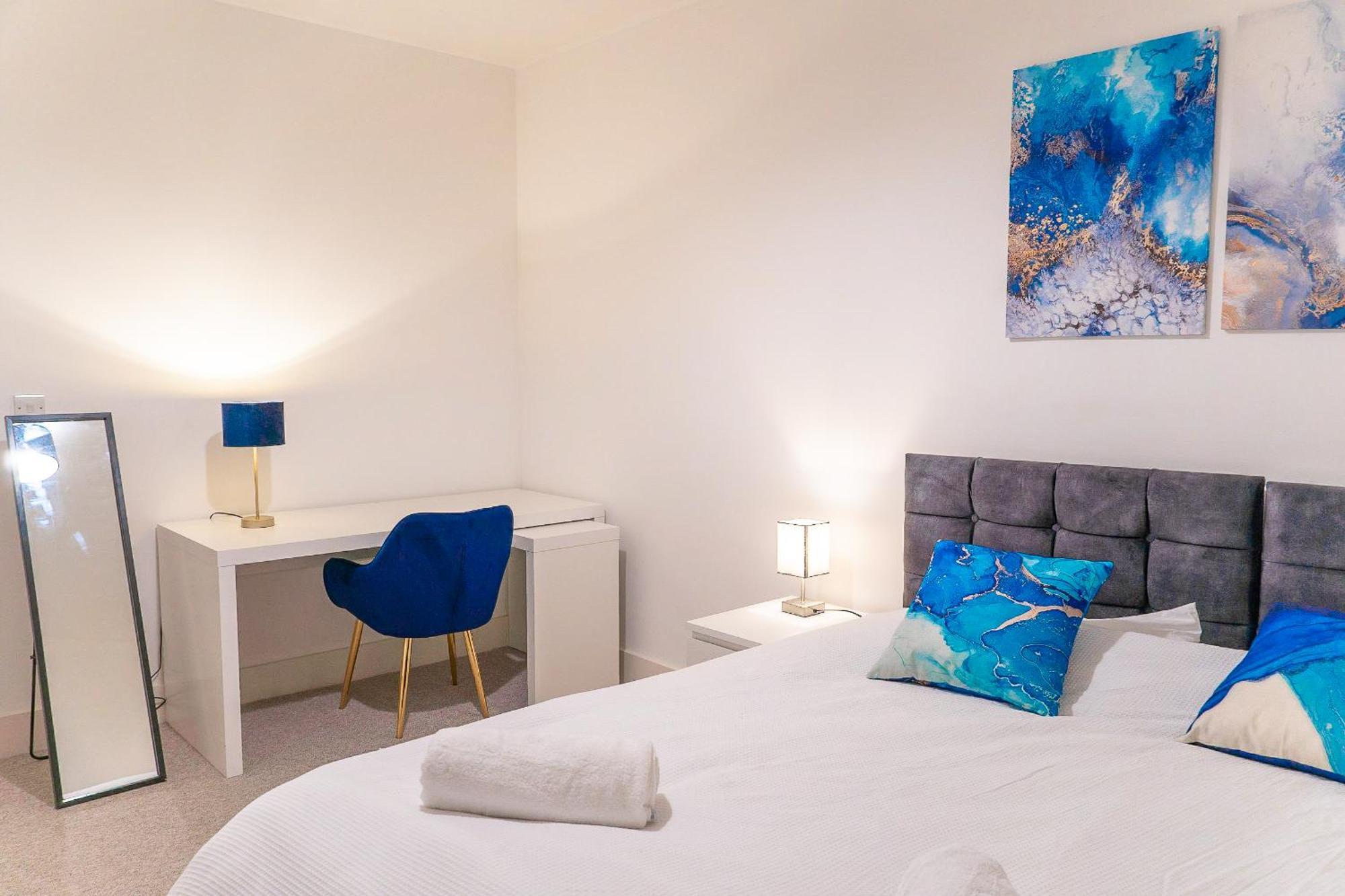 The Regency Suite - Modern 2-Bed 1-Bath Apartment Chertsey Luaran gambar