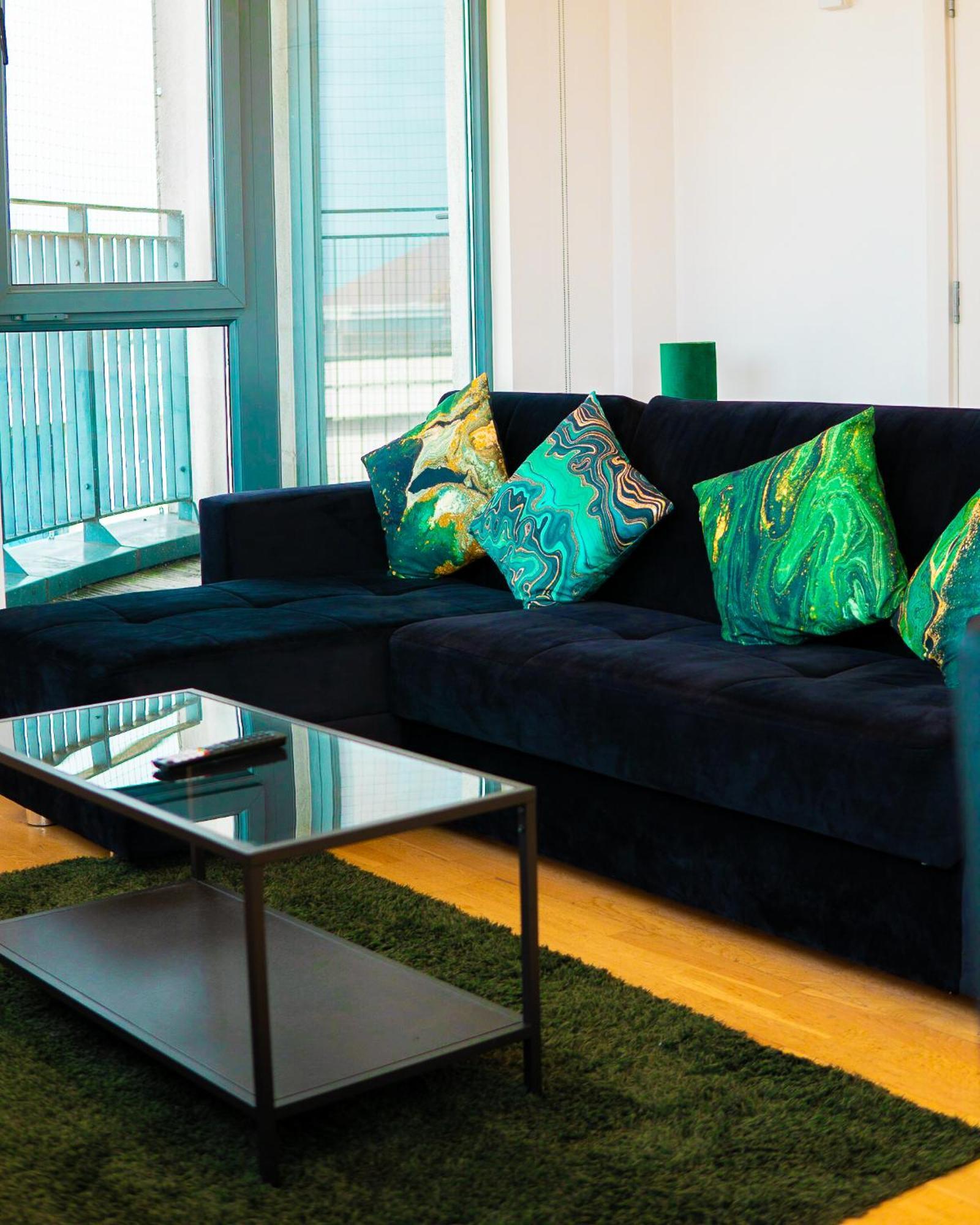 The Regency Suite - Modern 2-Bed 1-Bath Apartment Chertsey Luaran gambar