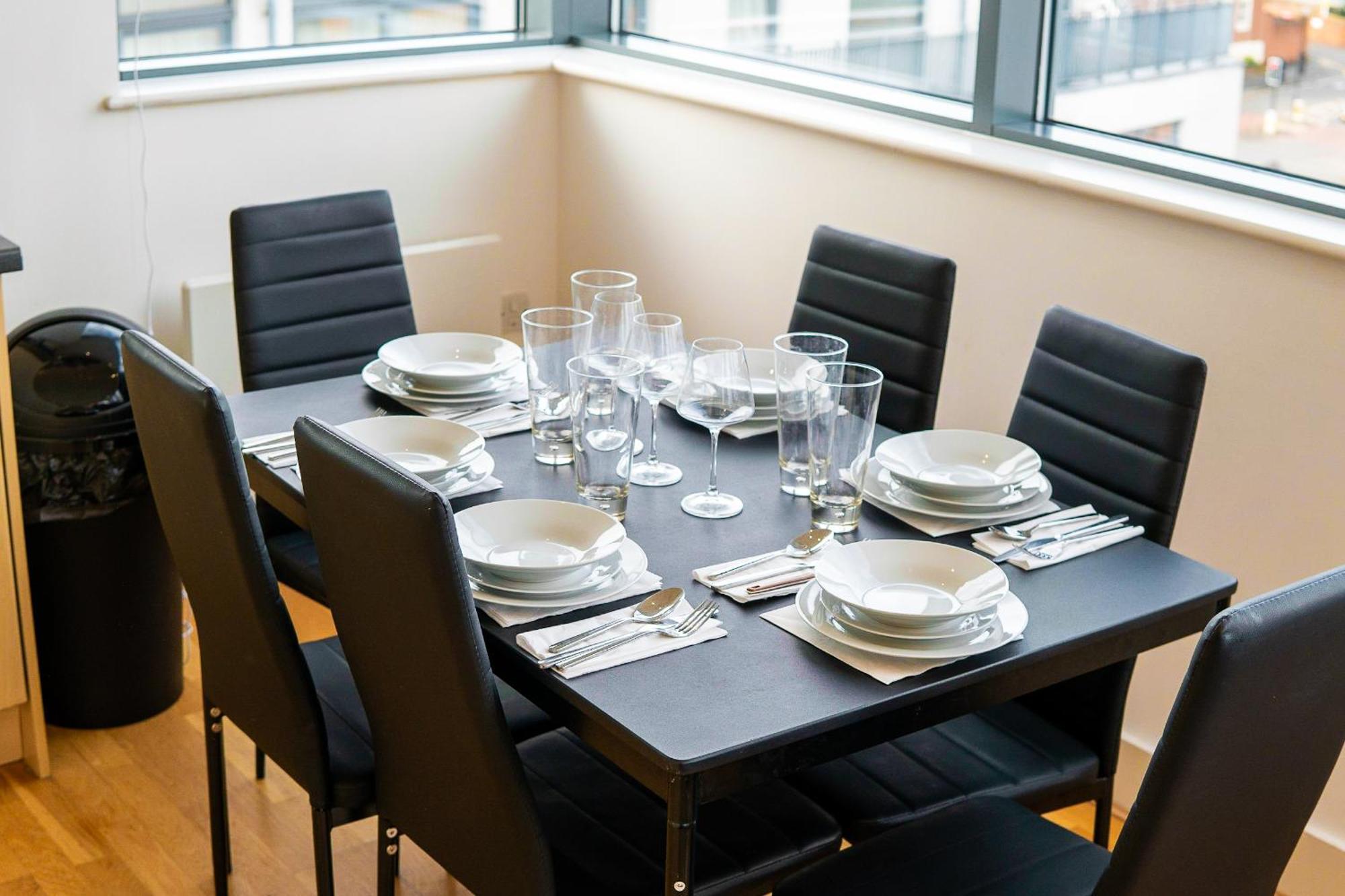 The Regency Suite - Modern 2-Bed 1-Bath Apartment Chertsey Luaran gambar