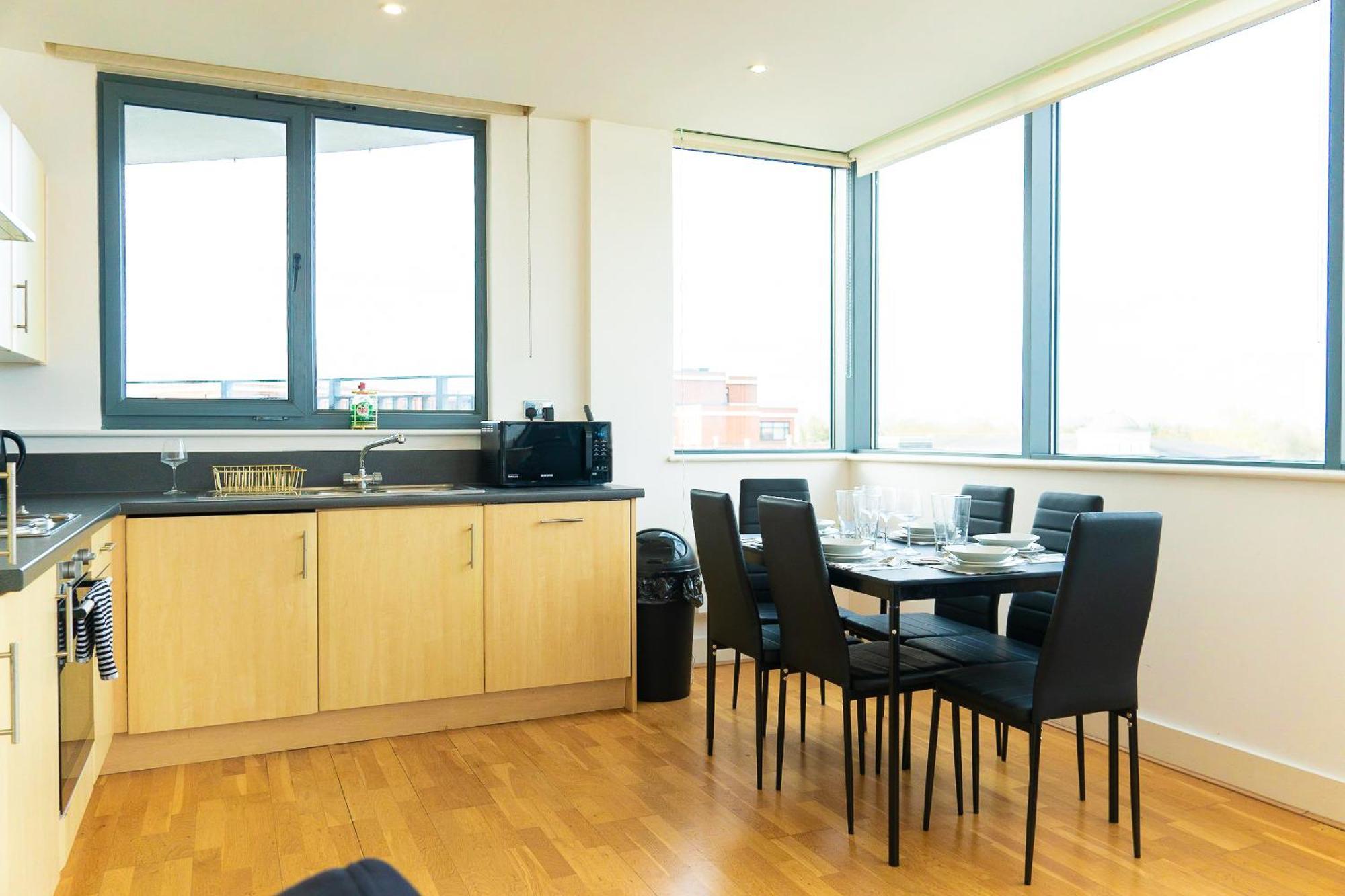 The Regency Suite - Modern 2-Bed 1-Bath Apartment Chertsey Luaran gambar