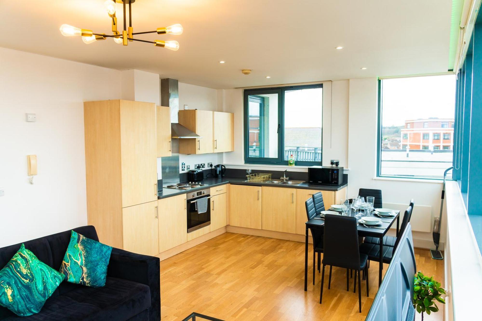 The Regency Suite - Modern 2-Bed 1-Bath Apartment Chertsey Luaran gambar